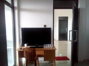 Televisi dan/atau pusat hiburan di Almira homestay