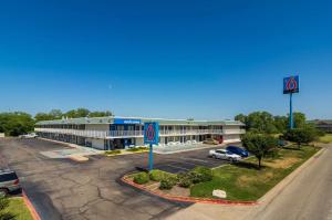 Afbeelding uit fotogalerij van Motel 6-Bellmead, TX - Waco in Bellmead