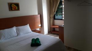 Postel nebo postele na pokoji v ubytování TULIP HOTEL & APARTMENT