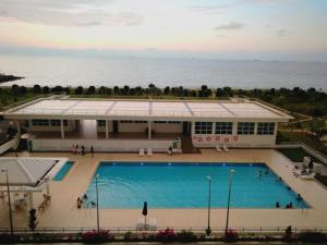 Pemandangan kolam renang di Bay Resort Condominium atau berdekatan