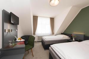 Postel nebo postele na pokoji v ubytování Hotel am Markt + 19 fotografií