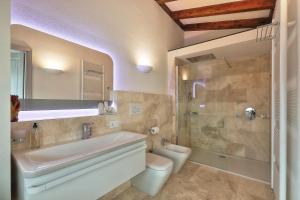 A bathroom at RELAIS VAL D'ORCIA