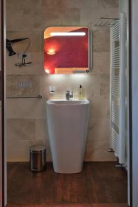 A bathroom at RELAIS VAL D'ORCIA