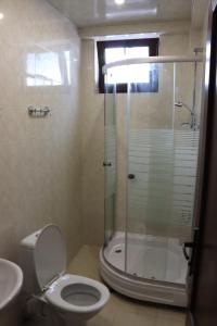 Koupelna v ubytování Samni Hotel