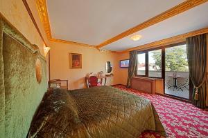 A television and/or entertainment centre at Antea Palace Hotel & Spa