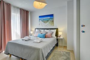 a bedroom with a bed with towels on it at D&A Amphitheatre Apartments with free parking in Pula
