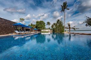 Der Swimmingpool an oder in der Nähe von The Residence Bintan