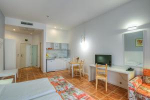 Kuchyň nebo kuchyňský kout v ubytování Hotel Erma