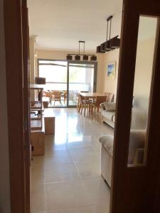 Photo de la galerie de l'établissement Apartamento en la playa 96 m2, à La Cala de Finestra