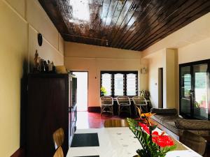 Posezení v ubytování Shreegandha Homestay