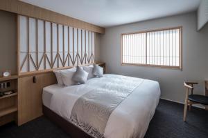 Postel nebo postele na pokoji v ubytování Tomoya Residence Hotel Kyoto