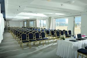 Zona de negocis o sala de conferències de Knossos Beach Bungalows Suites Resort & Spa