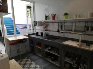 Кухня или кухненски бокс в Hostel Trotamundos