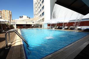 Bazén v ubytování Surmeli Adana Hotel nebo v jeho okolí