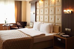 Postel nebo postele na pokoji v ubytování Surmeli Adana Hotel