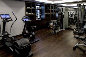 Fitness centrum a/nebo fitness zařízení v ubytování Hotel Schweizerhof Bern & Spa