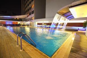 Bazén v ubytování Surmeli Adana Hotel nebo v jeho okolí