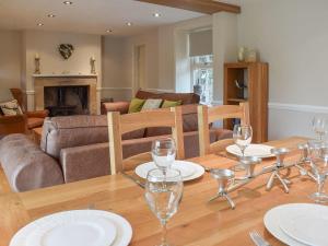 A restaurant or other place to eat at Moor View 