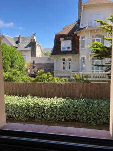 Το κτήριο όπου στεγάζεται  το διαμέρισμα