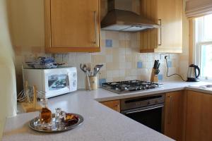 A kitchen or kitchenette at Luss Cottages at Loch Lomond Arms Hotel 