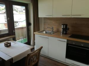 Kuchyňa alebo kuchynka v ubytovaní Appartements Birkenhof