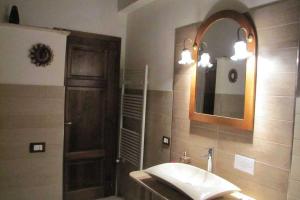 Vonios kambarys apgyvendinimo įstaigoje Tuscan home in Etruscan landscape