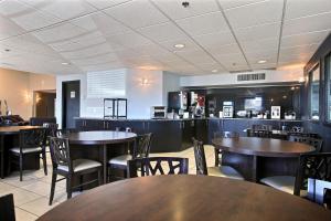 Restaurace v ubytování Super 8 by Wyndham Lachenaie/Terrebonne