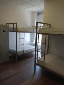 two bunk beds in a small room at Check In León in León