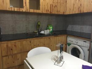 Una cocina o cocineta en Nagoya Mansion Apartment