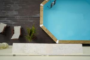 Bazén v ubytování La Palma Hostel Leiria nebo v jeho okolí