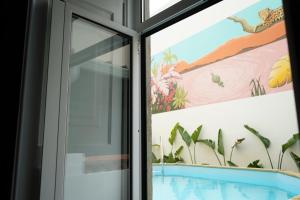 Bazén v ubytování La Palma Hostel Leiria nebo v jeho okolí