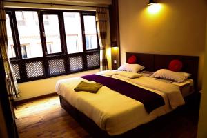 מיטה או מיטות בחדר ב-Kumari Guest House