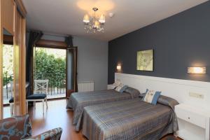 A bed or beds in a room at Hotel HC Sigüenza