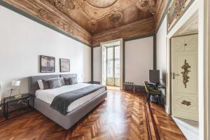A bed or beds in a room at Relais Della Porta