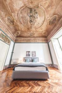 A bed or beds in a room at Relais Della Porta