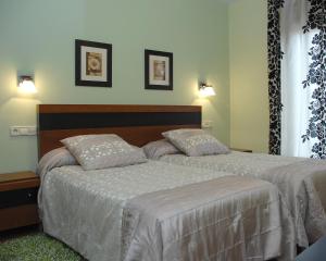 A bed or beds in a room at Hotel HC Sigüenza