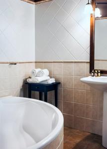 A bathroom at Hostal La Plaça