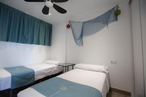 Łóżko lub łóżka w pokoju w obiekcie Suites At Sea II