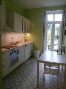 Kuchyň nebo kuchyňský kout v ubytování Casa Familiar do Porto