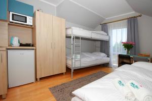 En eller flere senge i et værelse på Apartamenty Dorotowo