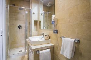 Kupatilo u objektu Netum Hotel