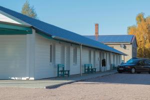 a building with a car parked in front of it at Stax Motel in Gamstädt