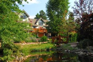 a house with a pond in front of it at Appenzell Inn in Estes Park