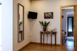 TV a/nebo společenská místnost v ubytování Casa do Ferreiro II