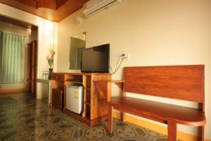 TV a/nebo společenská místnost v ubytování Dragon Hut Resort