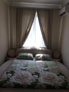 Säng eller sängar i ett rum på Apartments Печерск