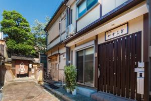 budynek z znakiem na boku w obiekcie Kyono Iori Yasuragi w mieście Kioto