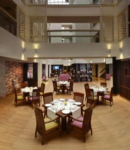 Restaurace v ubytování Deventure Sarovar Portico Kapashera, New Delhi
