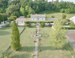 Villa Bacchus外面的花园