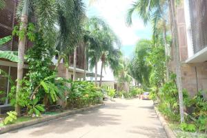 Κήπος έξω από το The Lantern Marina Residences Phuket